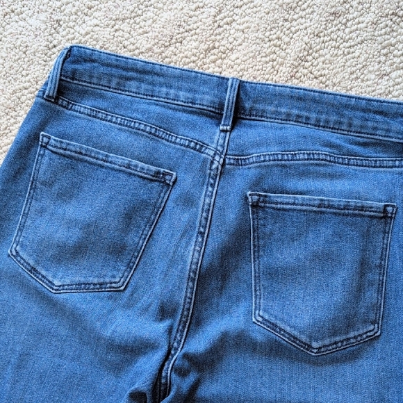 Women's Old Navy High-Rise WOW Flare Jeans - Blue - Picture 4 of 4